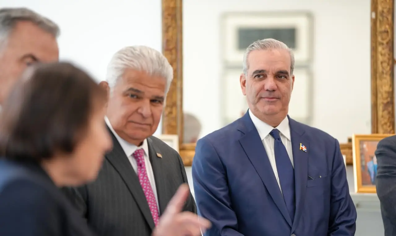 Abinader sobre regulación de la IA: "Se puede avanzar y regular al mismo tiempo"