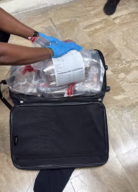 Canadiense intentó viajar a Londres con 14 paquetes de cocaína
