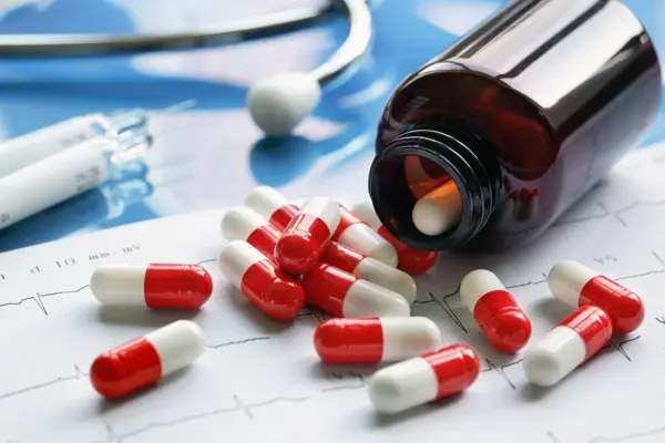 Medicamentos innovadores son los fármacos o productos biológicos creados mediante investigación avanzada.