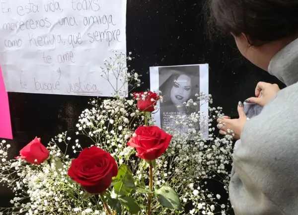 Fotografía que muestra un altar de Paola Buenrostro, este 4 de septiembre de 2026, en Ciudad de México (México). EFE/ Madla Hartz