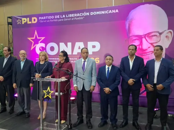 Miembros del PLD al durante rueda de prensa donde anunciaron la suspension de su Consulta