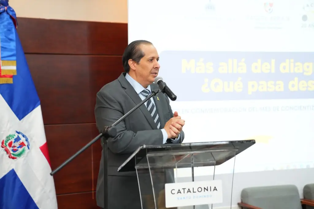 Ministro de Salud, Víctor Atallah, destacó la labor que hacen los pediatras en la atención de los niños con cáncer infantil.