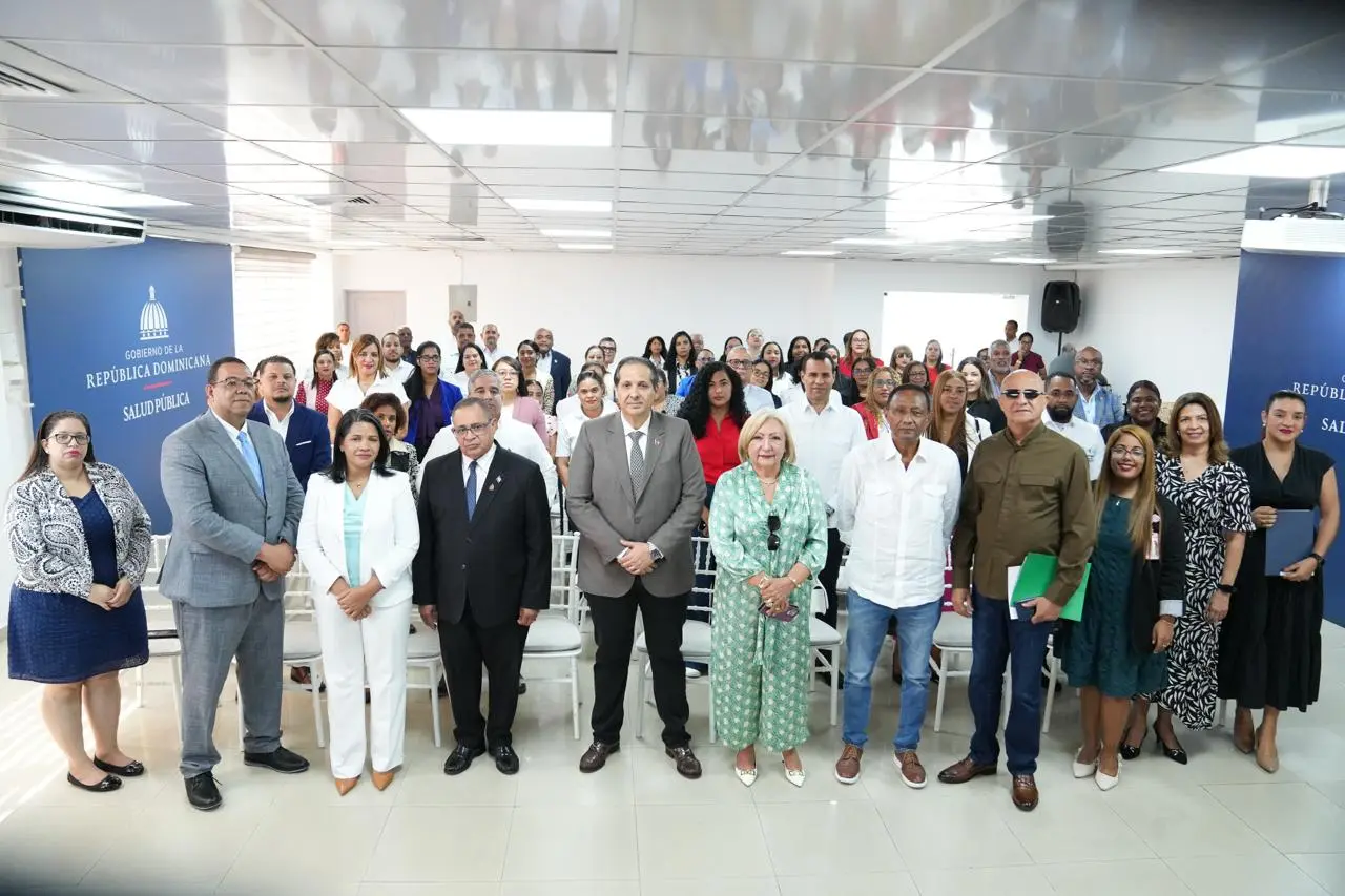 Víctor Atallah juramenta 43 comités para prevenir infecciones asociadas a la atención de salud en RD