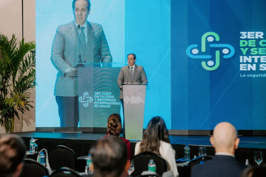 Ministro de Salud Victor Atallah. Fuente externa.