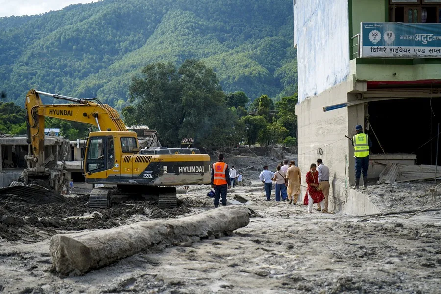 Nepal y China cifran en mil los muertos en la riada mientras buscan miles de desaparecidos