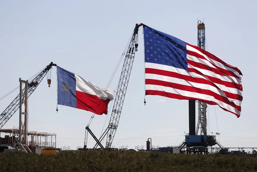 El petróleo de Texas se dispara un 8,51 % y cierra por encima de 81 dólares el barril