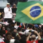 Lula y Bolsonaro, a un mes de unas elecciones inciertas por un escándalo de corrupción en Brasil