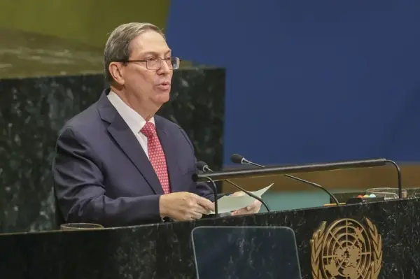 El ministro de Asuntos Exteriores de Cuba, Bruno Rodríguez, interviene durante el debate general del 81.º periodo de sesiones de la Asamblea General de las Naciones Unidas. EFE/EPA/Sarah Yenesel