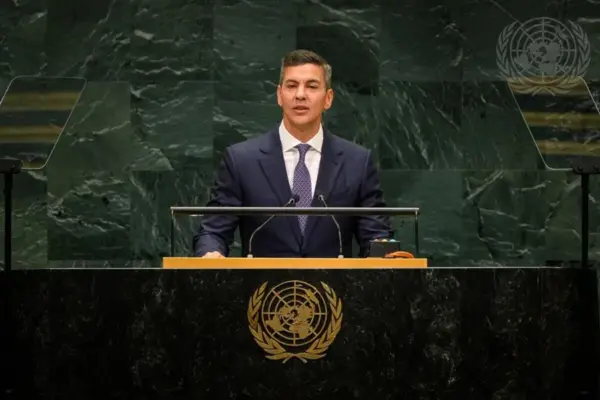 Fotografía cedida que muestra al presidente de Paraguay, Santiago Peña, hablando ante la Asamblea General de las Naciones Unidas, este 23 de septiembre de 2026, en Nueva York (Estados Unidos). EFE/ Loey Felipe/ Naciones Unidas
