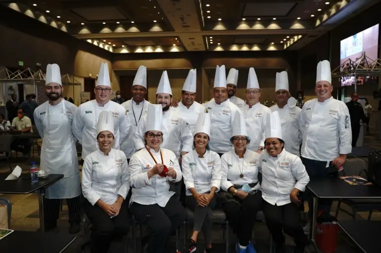 Parte de los chefs que darán sabor al encuentro