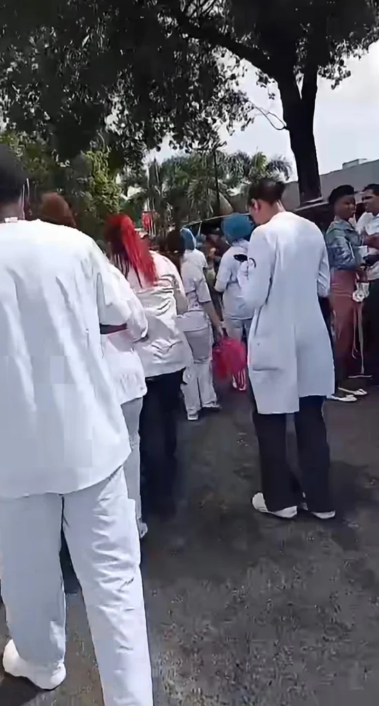 Personal del Hospital Moscoso Puello durnate el Simulacro Nacional de Evacuación