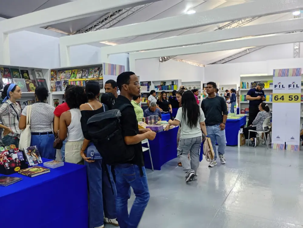Personas comiezan a llegar a la Feria del Libro XXXVIII.