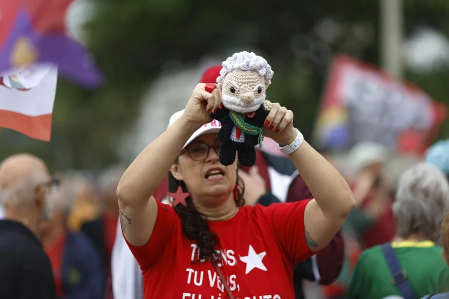 Lula da Silva moviliza a sus bases con marchas en varias ciudades de Brasil antes de las elecciones