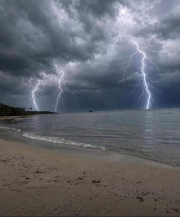 Se registran tormentas eléctricas y lluvias en localidades de Puerto Plata, cielo permanece nublado