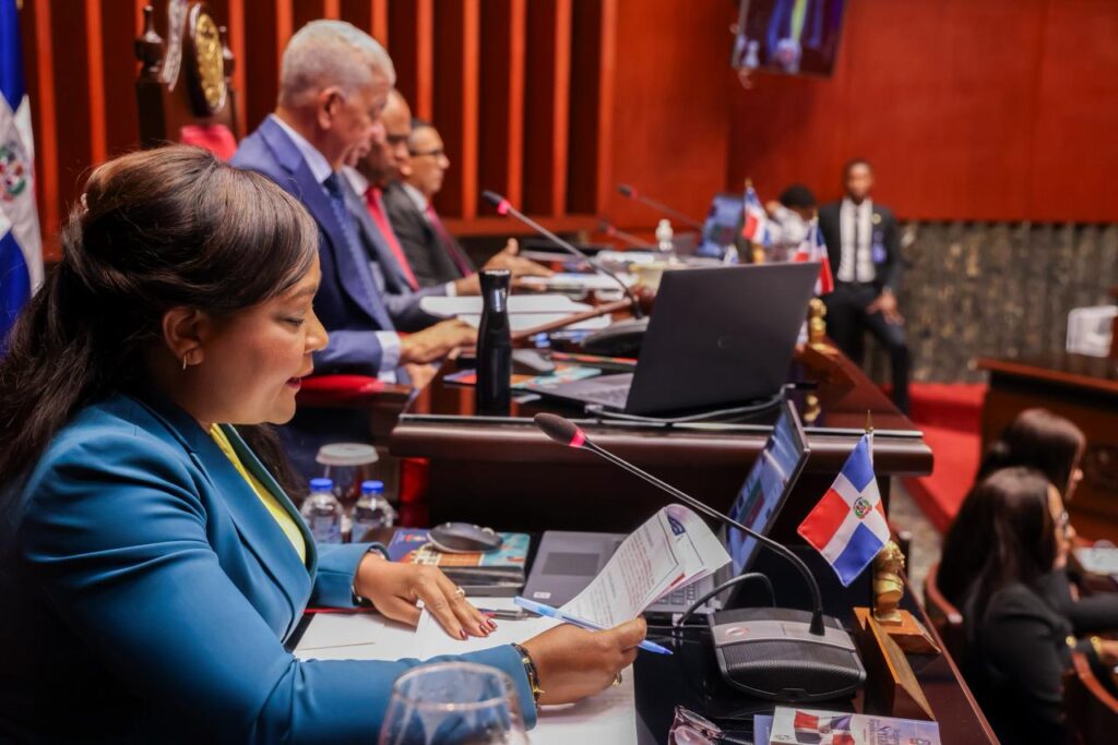 Senado busca regular por ley contratación de detectives privados
