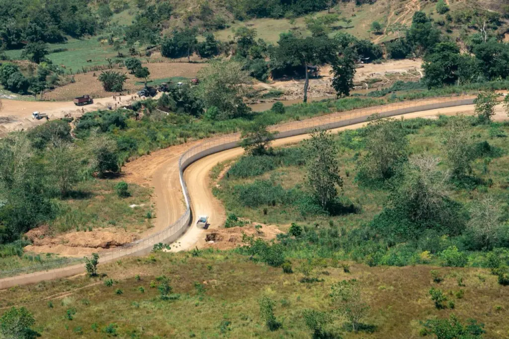 Inicia construcción de 14.5 kilómetros de verja fronteriza en Jimaní