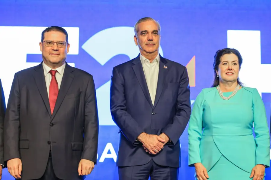 Puesta en marcha de la iniciativa “Empresas 24h” en la séptima edición de HUB Cámara Santo Domingo, una ceremonia encabezada Luis Abinader.