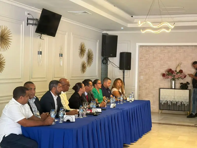Gremio de suplidores escolares defiende capacidad y experiencia de las mipymes