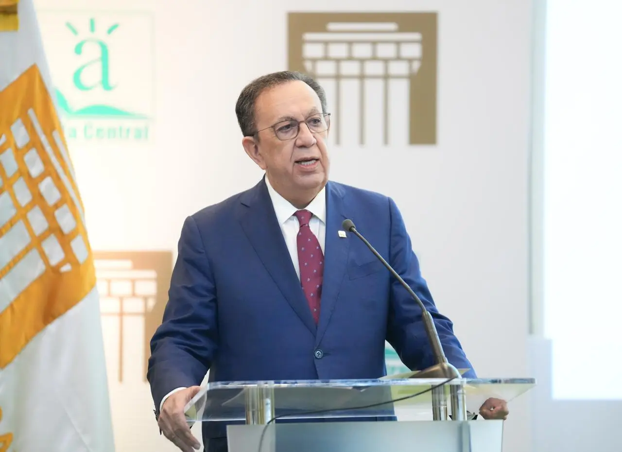 BCRD capacita a colaboradores en economía y finanzas