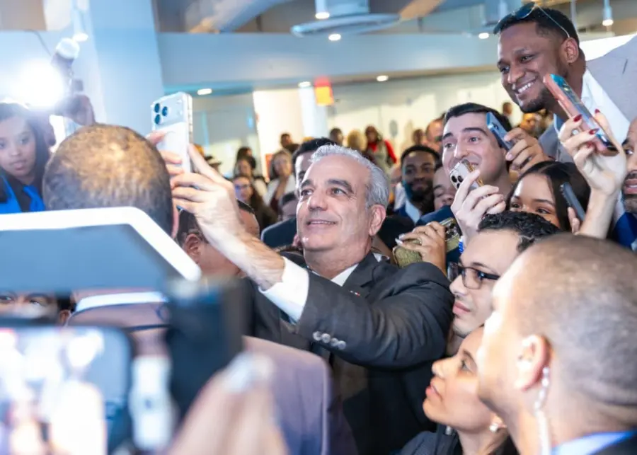 Presidente abinader con jóvenes en Nueva York