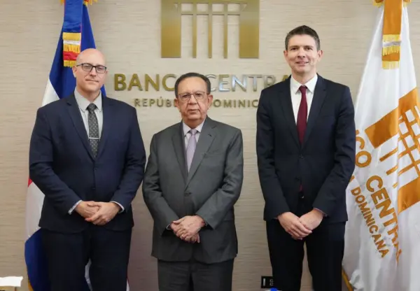 *Valdez Albizu se reúne con delegación de funcionarios del FMI