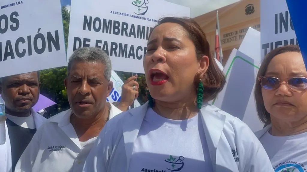 Yagreysy Pérez de la Asociación Farmacéutica, llamó al presidente de la República Luis Abinader a dar respuestas a sus demandas de hace más de tres años.