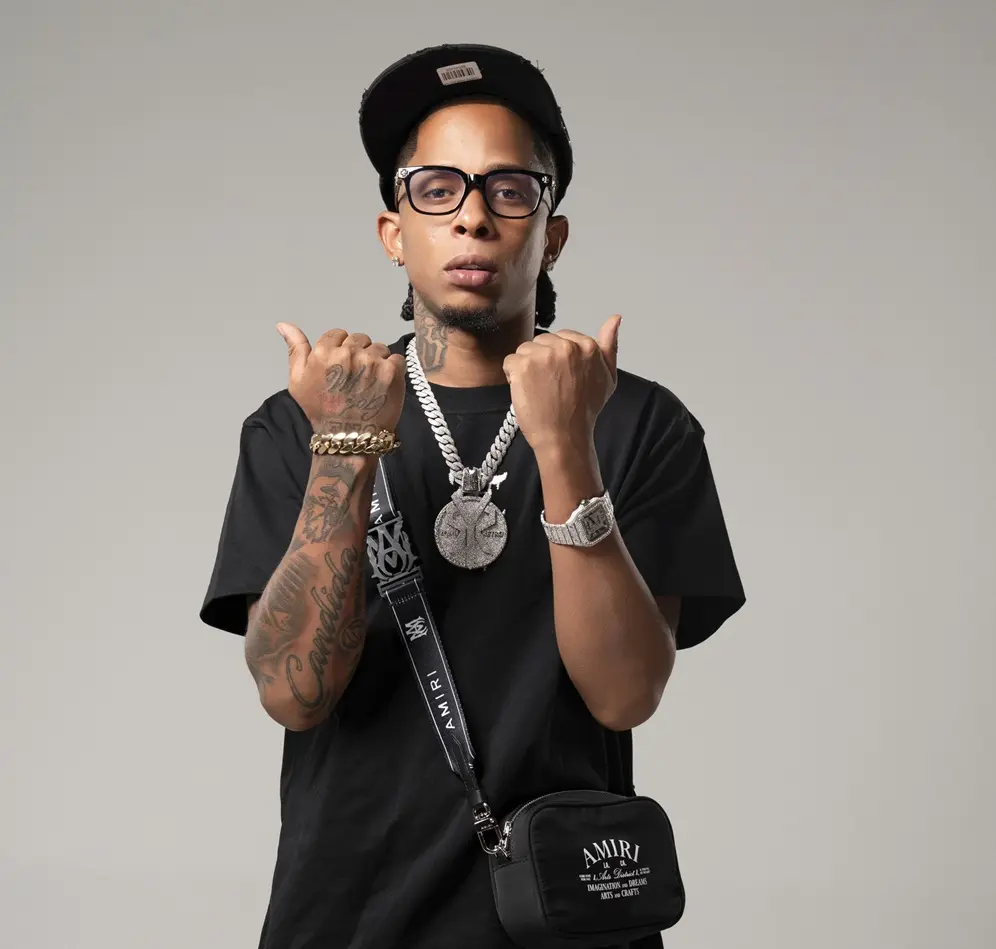 Yoan Retro celebra certificaciones de oro y platino por “Bailo Rocky”