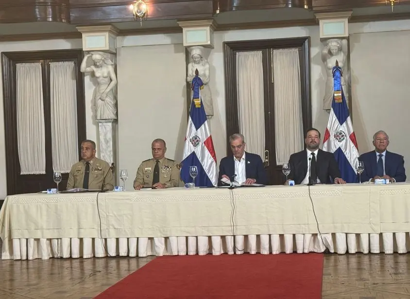 Abinader firma decreto que declara prioridad nacional el combate al terrorismo medioambiental