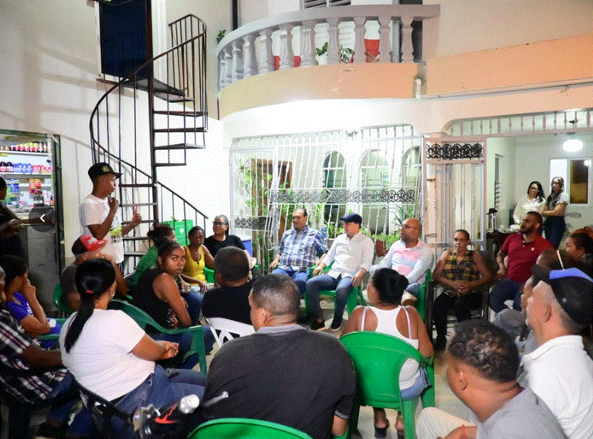 el encuentro “Un Café con Abel”, celebrado con simpatizantes del PLD y dirigentes comunitarios de distintos sectores de Santiago