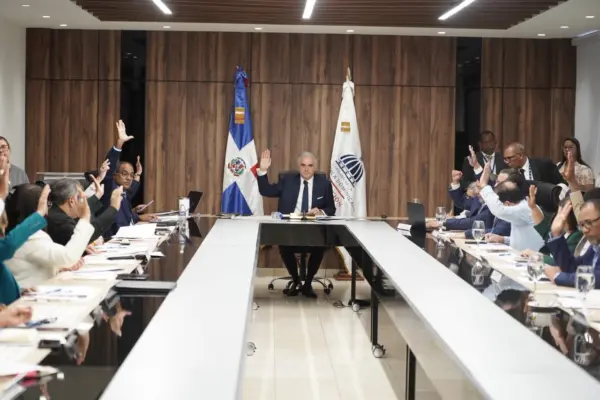 El ministro Luis Miguel De Camps encabezando Consejo