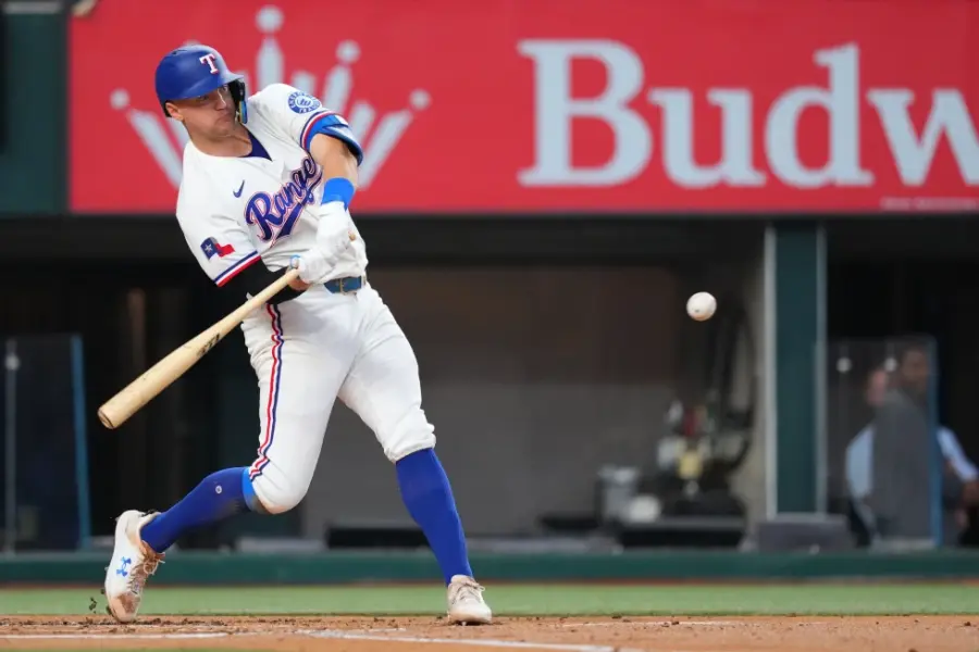 Rangers colocan a Josh Jung en lista de lesionados por fractura en la mano