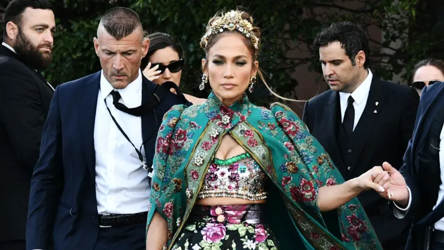 Jennifer Lopez derrocha carisma de diva mientras Dolce & Gabbana renueva su herencia siciliana/Fuente externa