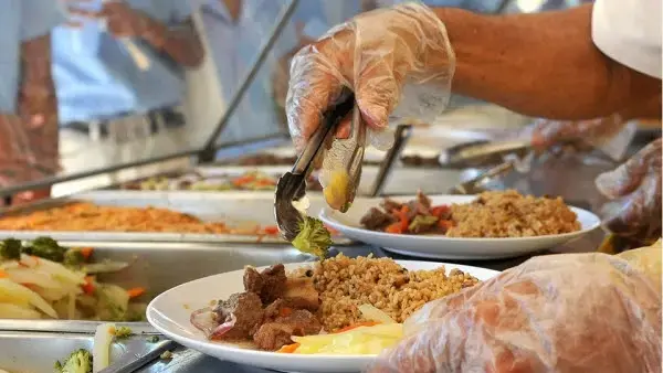 ¿Cuánto cuesta un almuerzo escolar? Suplidores detallan el monto y sus gastos