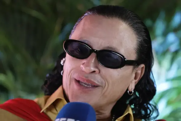 elvis-crespo-entre-la-graciosa-y-pa-bailar-estoy-viviendo-un-momento-magico