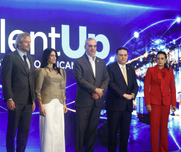 gobierno dominicano puso a disposición del publico unas 15 mil becas gratuitas