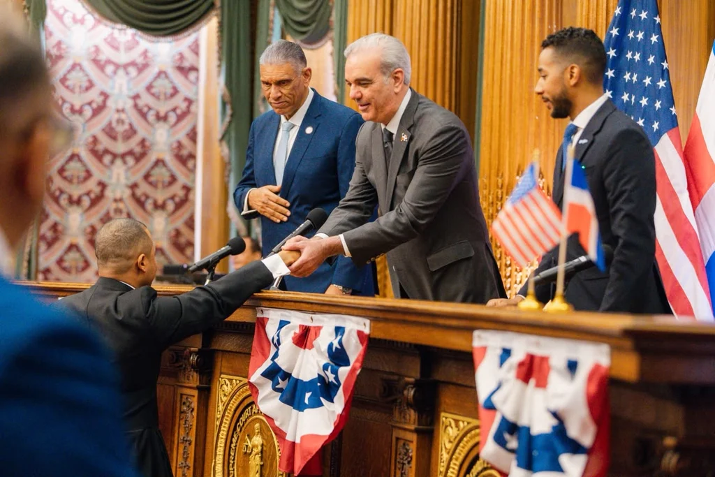 Abinader se reúne con diáspora dominicana y declaran el 24 de septiembre como Día del Orgullo Dominicano