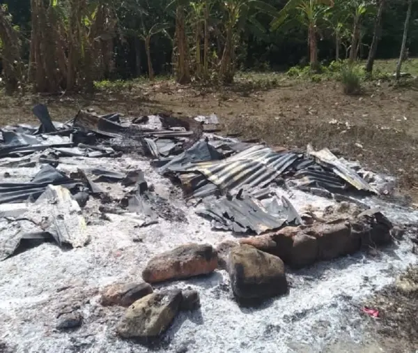 casa destruida por incendio en Puerto Plata