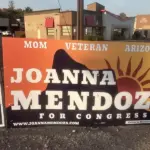 JoAnna Mendoza busca arrebatarle a un aliado de Trump en Arizona un escaño clave en noviembre