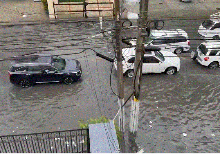 Lluvias provocan inundaciones urbanas y causan caos en el tránsito
