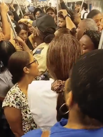Momento de tensión en el Metro: una mano quedó atrapada entre las puertas del tren