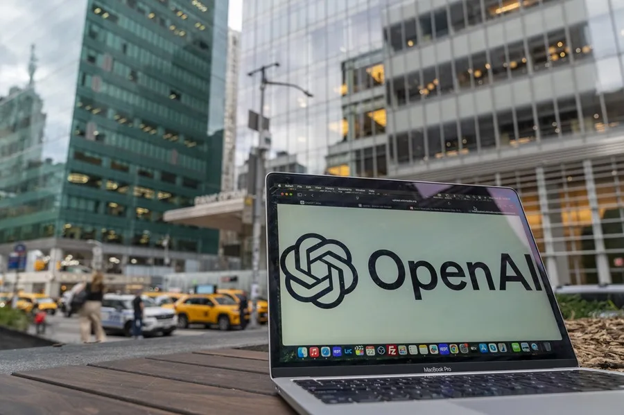 Fotografía de archivo de un computador con el logo de OpenAI, en Nueva York (EE.UU.). EFE/ Ángel Colmenares