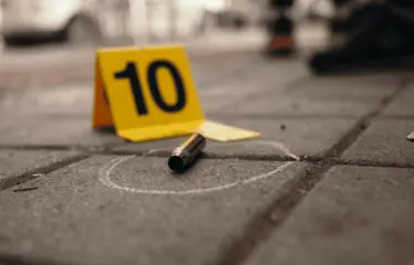 La ruta hacia el delito: lo que ocurre antes de que un joven llegue al expediente policial