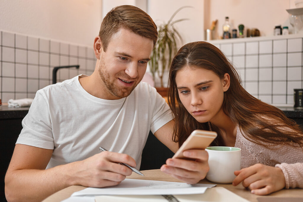 Infidelidad financiera: ocultar deudas o ingresos puede quebrar la confianza de pareja