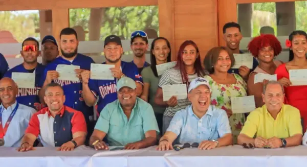 Softbol reconoce a campeones y técnicos de sus selecciones nacionales