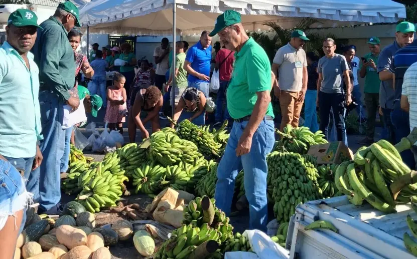 Decenas de personas de Santo Domingo Este se beneficiaron.