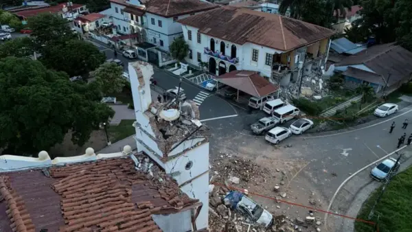 La catedral y el edificio de la gobernación de Penonomé colapsaron debido al terremoto.