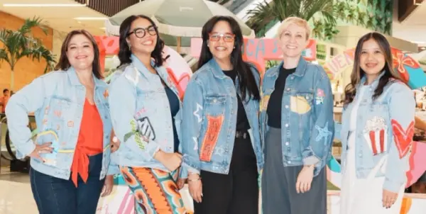 Yady Mejía, Liz González, Ana López, Tina Gilleland y Joani Cortorreal.