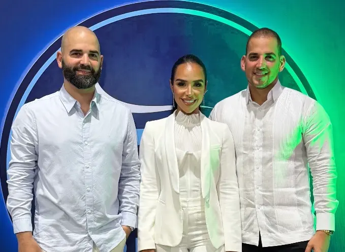 Harol Melgarejo, Gilbel Melgarejo y Mariozka Objío.