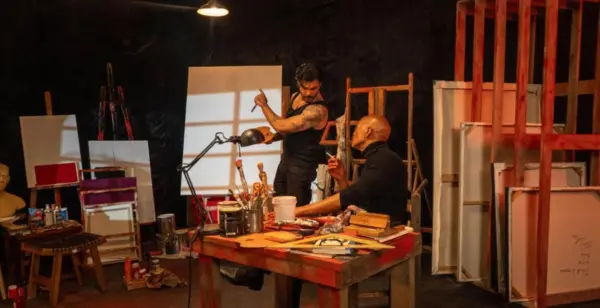 las interpretaciones de Orestes Amador y Shalim Ortiz son magistrales en esta obra que  confronta arte y poder.