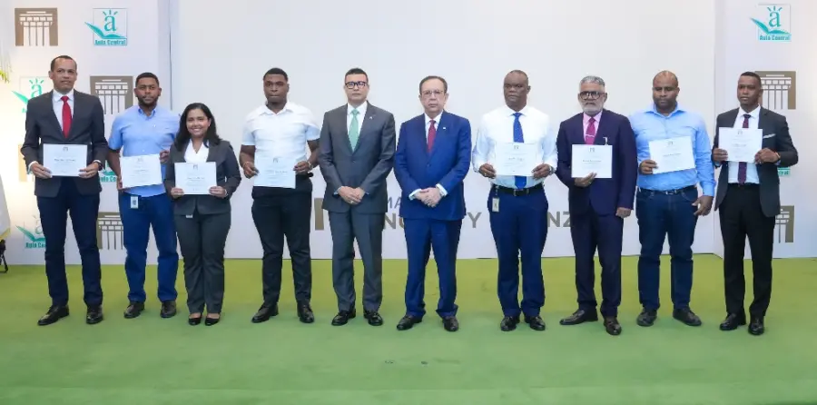 Héctor Valdez Albizu agradeció a los departamentos que colaboraron en la docencia en el diplomado.